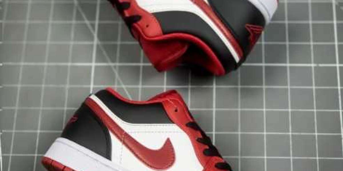 Spotlight on Air Jordan 1 Low Reverse Black Toe