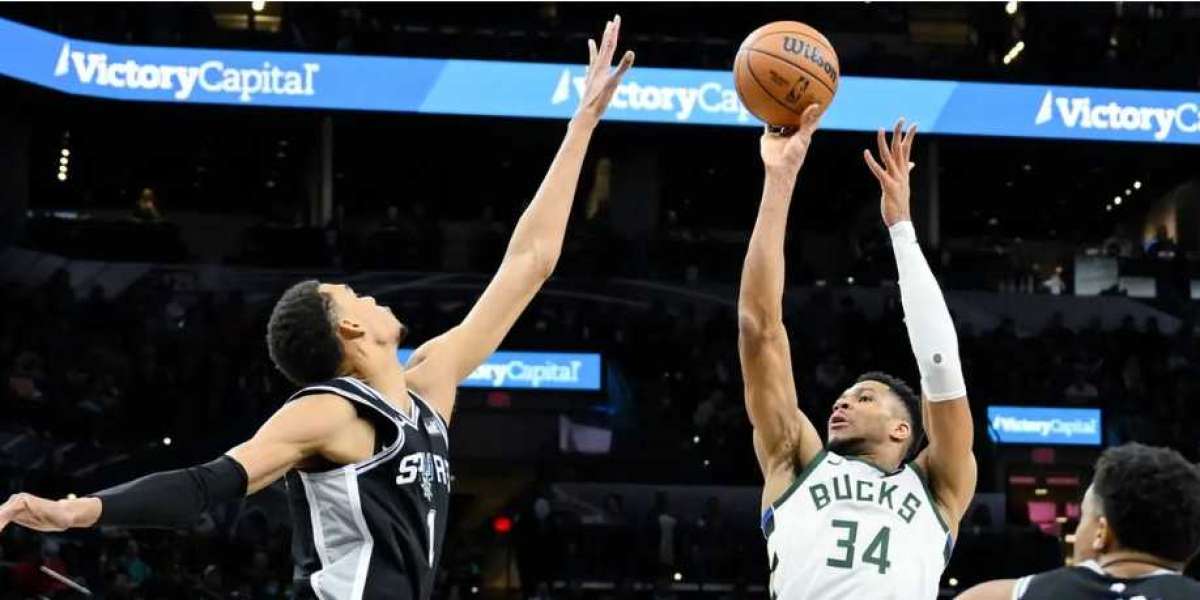 Giannis praises Wimbledon on birthday as Bucks beat Spurs