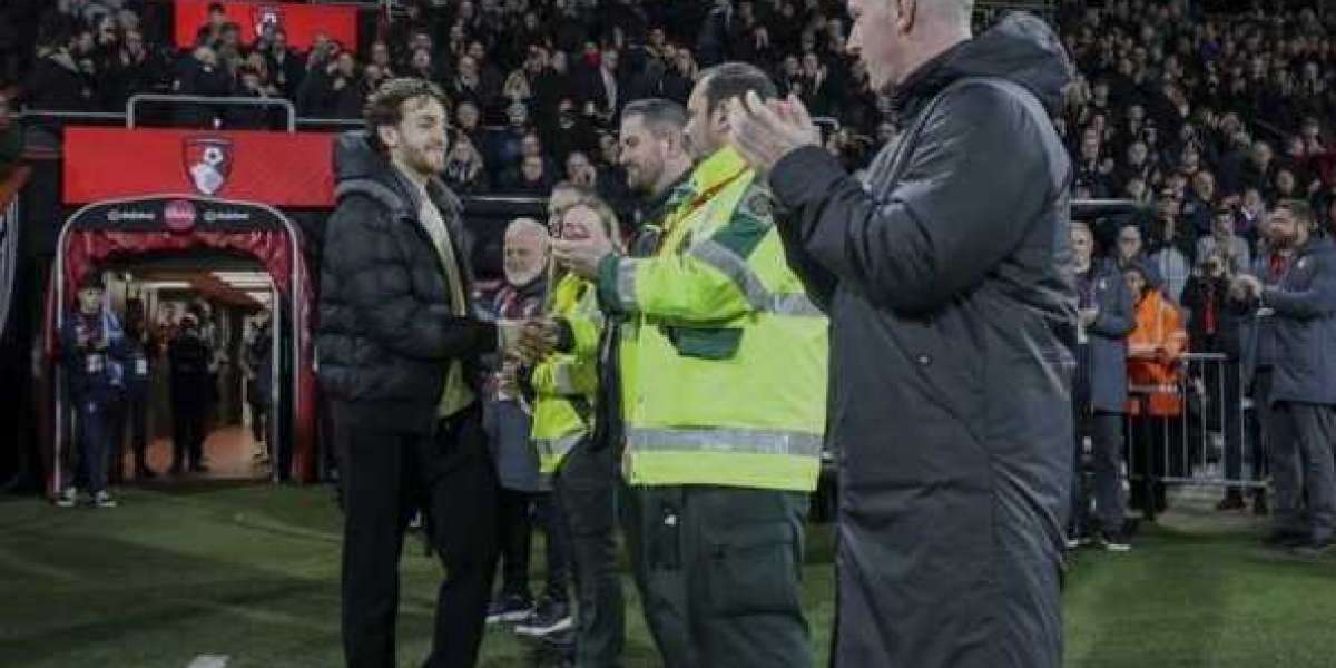 Tom Lockyer: Luton Town-forsvarer med i Wales-troppen